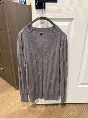 Women’s V-Neck Lightweight Sweater - Gray